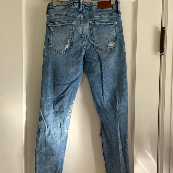 Zara Floral Ripped Jean - Picture 2 of 4